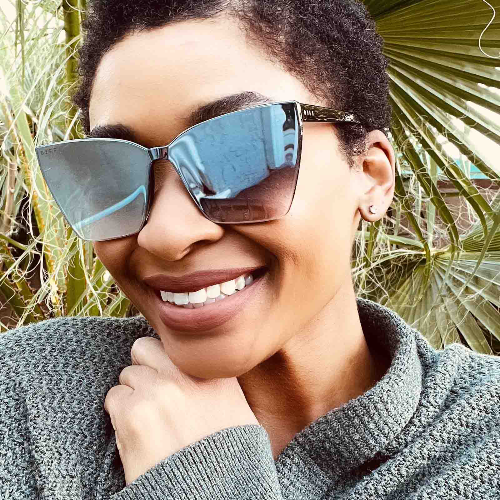 GOLDIE - BLACK + SMOKE FLASH SUNGLASSES - Image 6