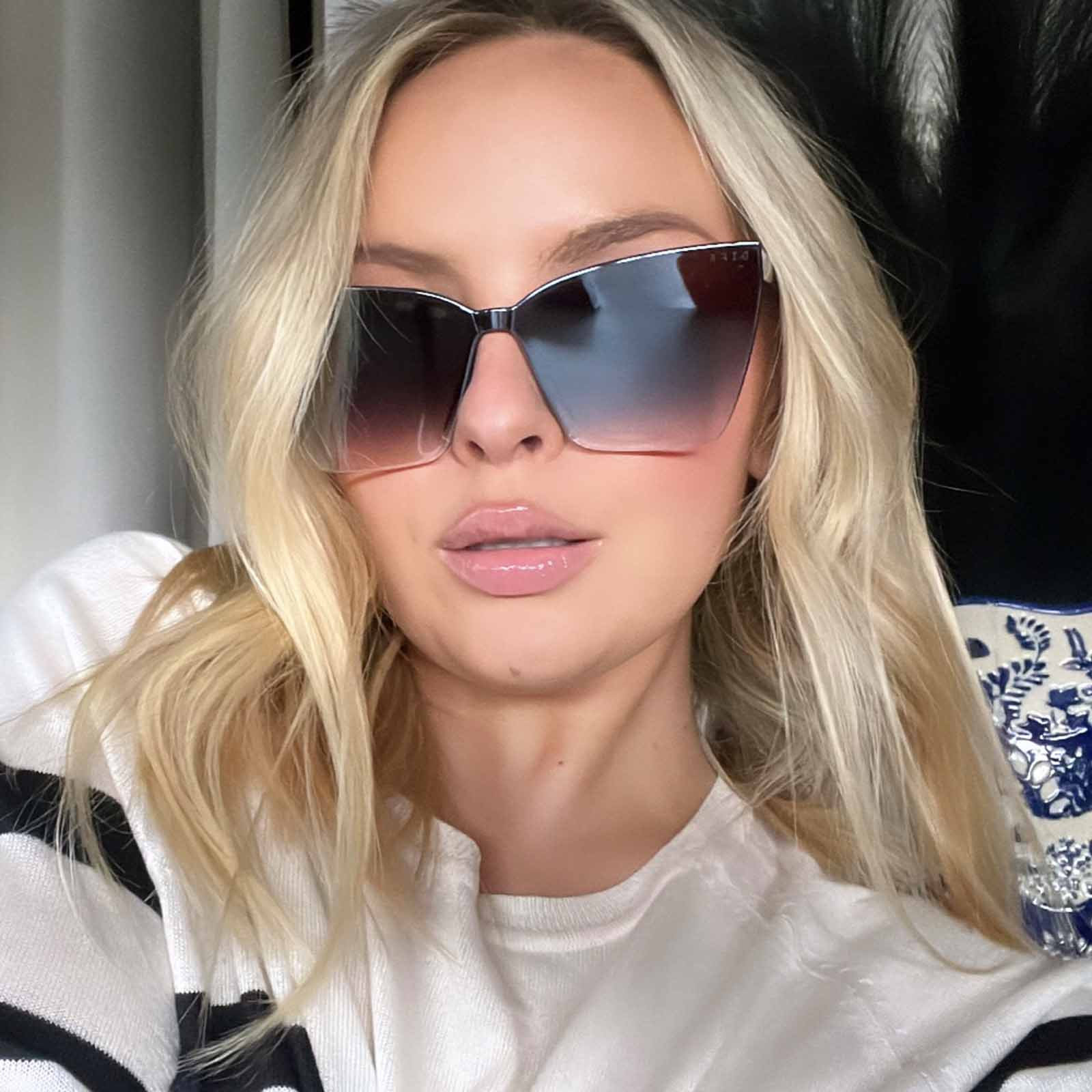 GOLDIE - BLACK + SMOKE FLASH SUNGLASSES - Image 7