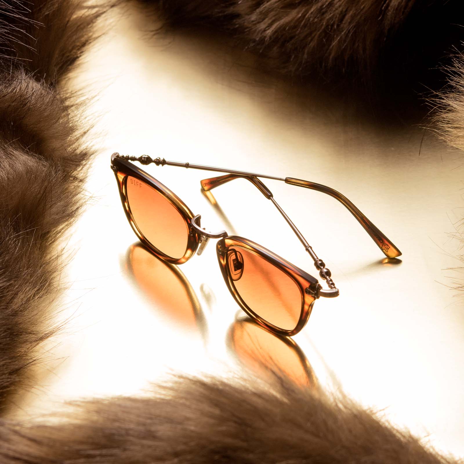 GRYFFINDOR™ - LIONS MANE GOLD + BROWN GRADIENT SUNGLASSES - Image 7