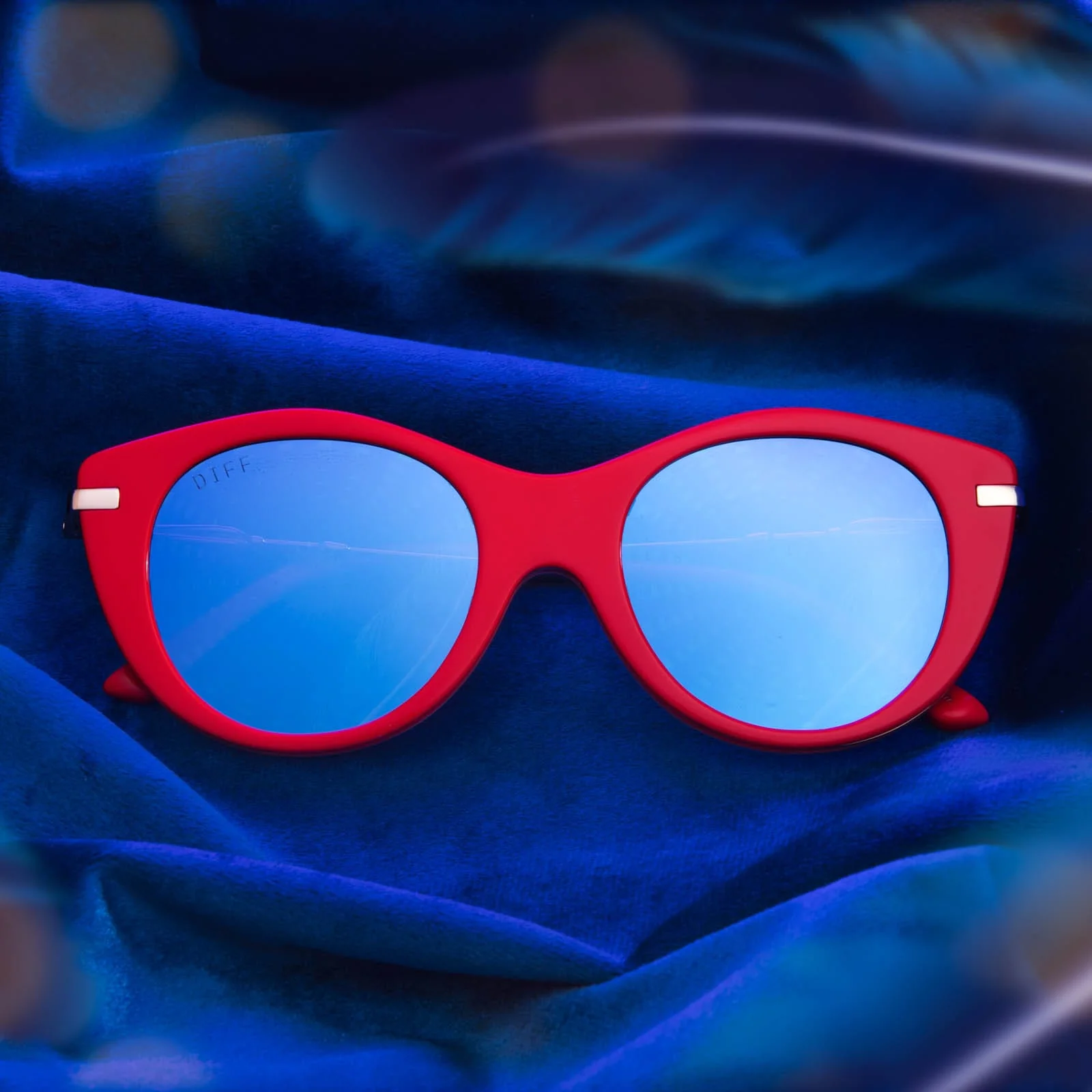 LUNA LOVEGOOD™ - LUNA PINK + PURPLE MIRROR SUNGLASSES - Image 5