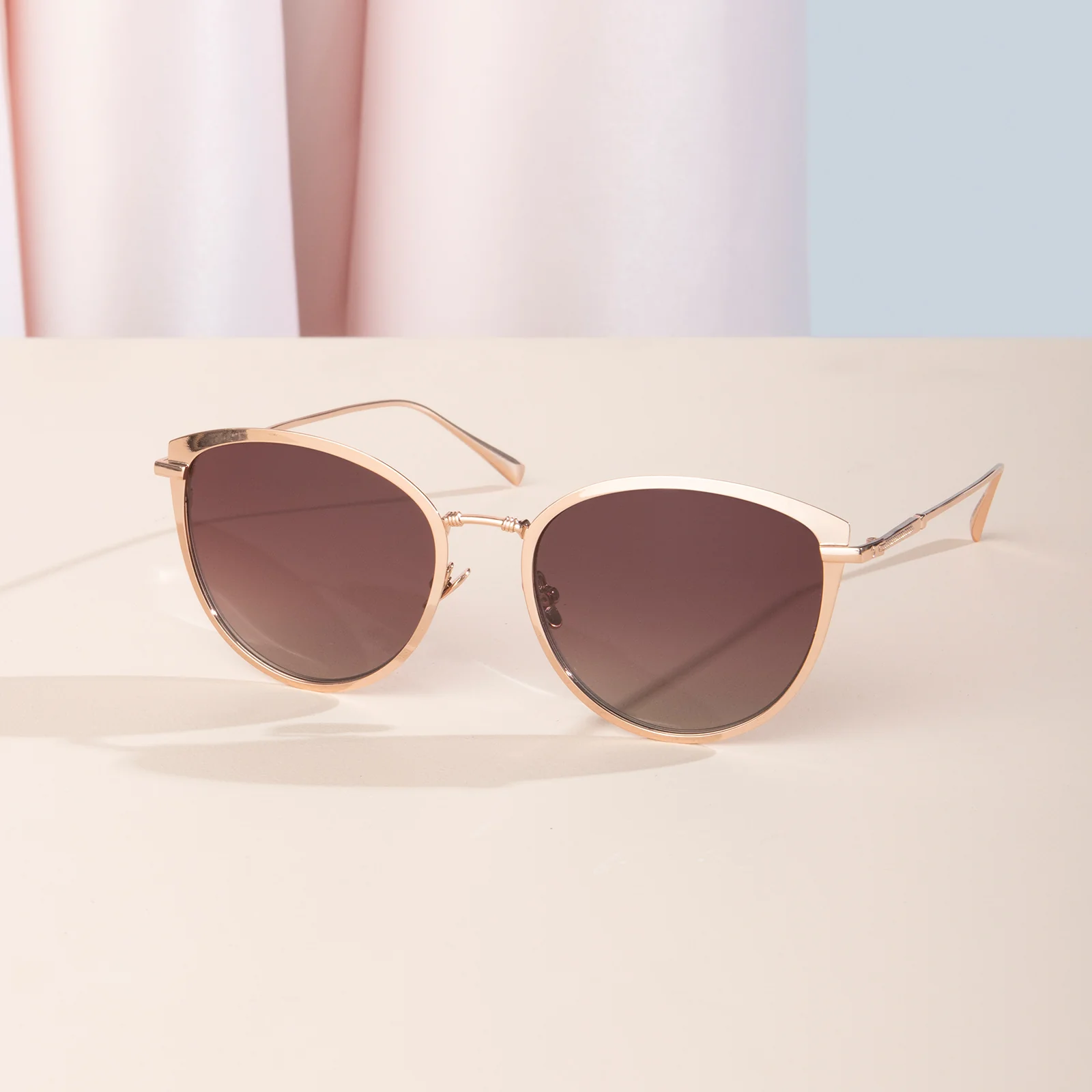 PRINCESS LEIA™ - ALDERAAN GOLD + REBEL MAROON POLARIZED SUNGLASSES - Image 5