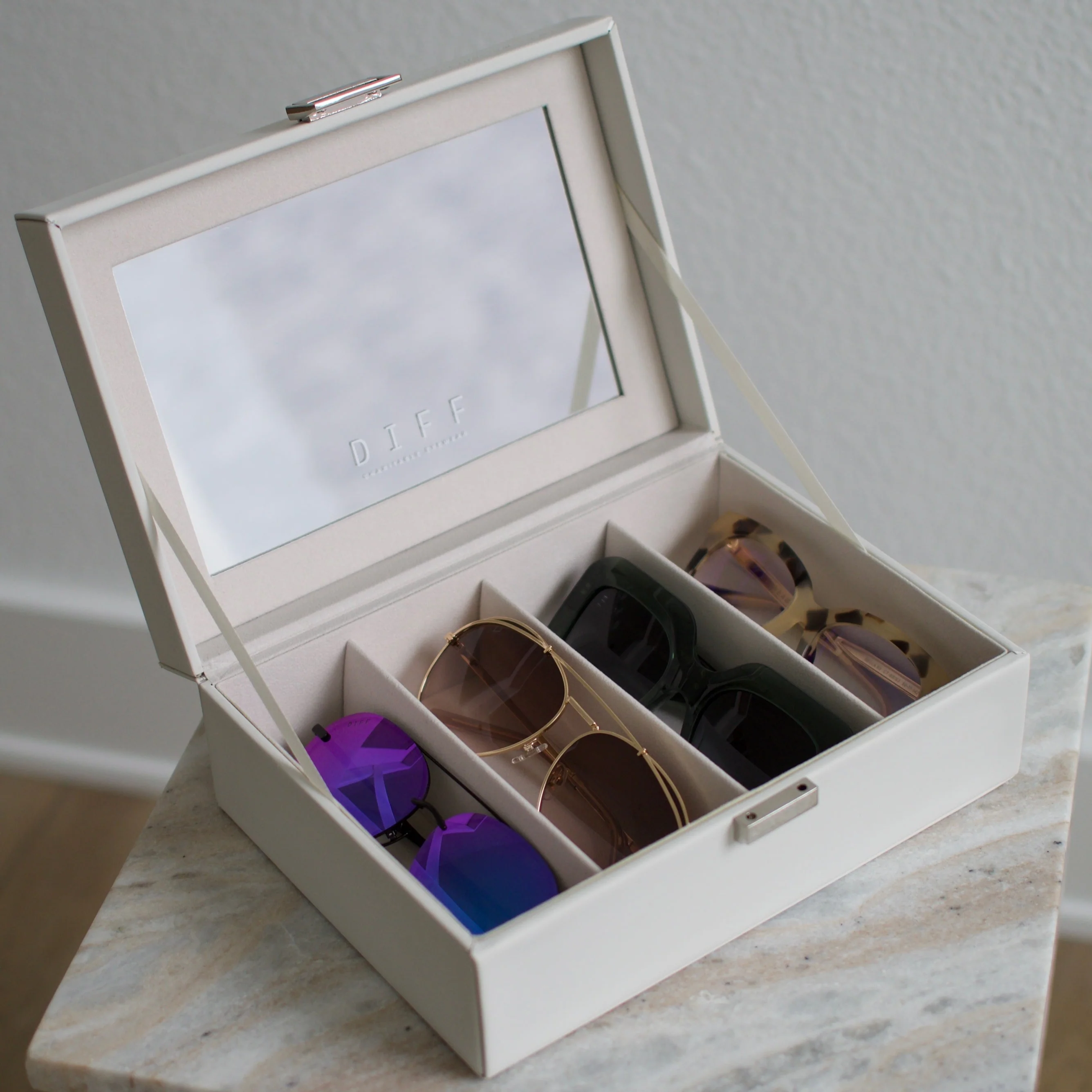 4 PIECE VANITY CASE - BLACK - Image 4